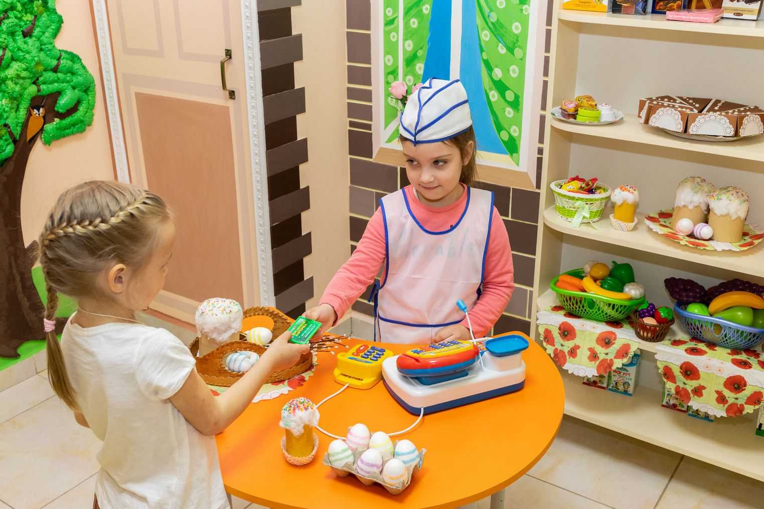 Ролевые игры для детей — магазин, кафе, сельский дворик