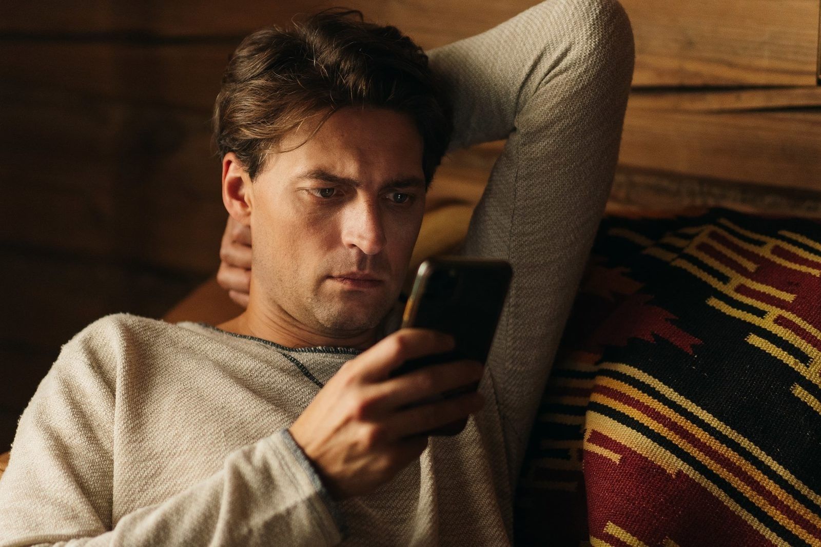Против мыла. почему колин маккалоу не любила сериал «поющие в терновнике. колин маккалоу - поющие в терновнике поющие в терновнике люк